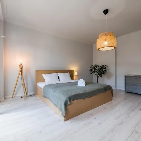 Апартаменты Glogowska Spacious By Bookinghost *