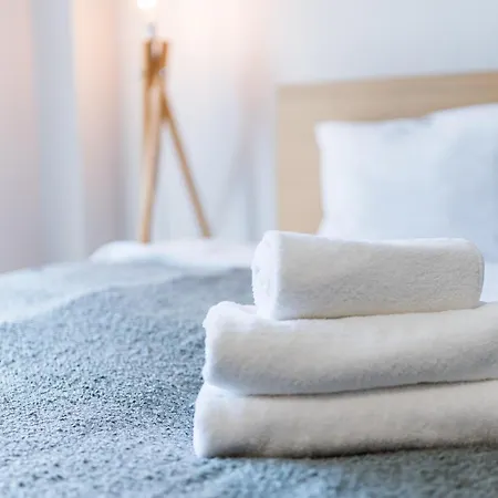 Glogowska Spacious By Bookinghost شقة