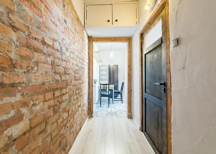 Apartment Glogowska Spacious By Bookinghost